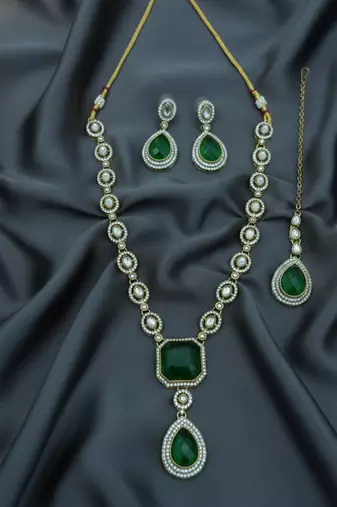 Handcrafted kundan necklace set | gold plated ethnic bridal jewelry with maang tikka