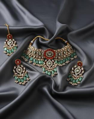 Elegant kundan & meenakari choker set - traditional green & red bridal jewelry with maang tikka 2
