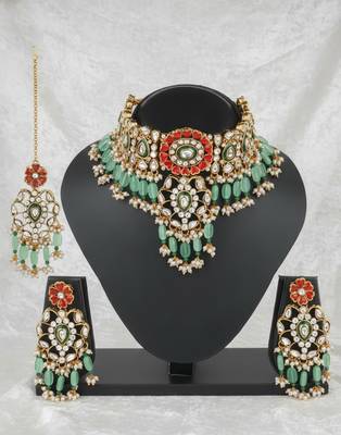 Elegant kundan & meenakari choker set - traditional green & red bridal jewelry with maang tikka 4