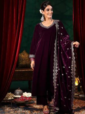 Devnoor-velvet-embroidery-work-kurti-pant 2