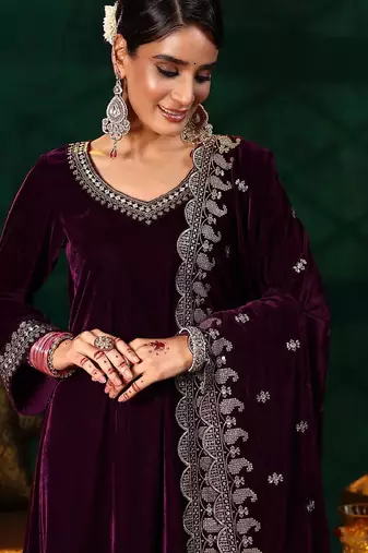 Devnoor-velvet-embroidery-work-kurti-pant