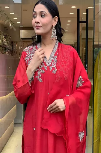 Devmansi-chanderi-embroidered-kurti-set