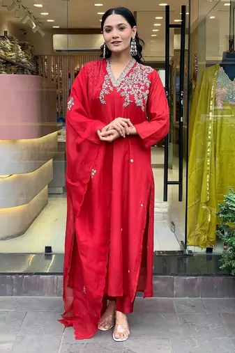 Devmansi-chanderi-embroidered-kurti-set
