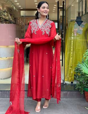 Devmansi-chanderi-embroidered-kurti-set 4
