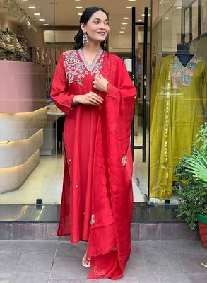 Devmansi-chanderi-embroidered-kurti-set 5