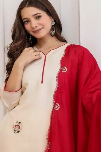 Devmina-chanderi-embroidered-kurti-pant