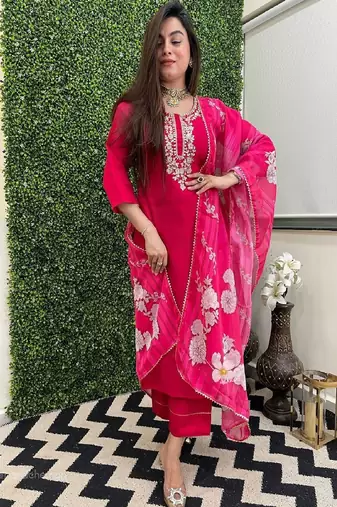 Dhushivani-chanderi-embroidery-work-kurti-set