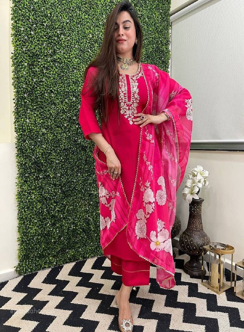 Dhushivani-chanderi-embroidery-work-kurti-set