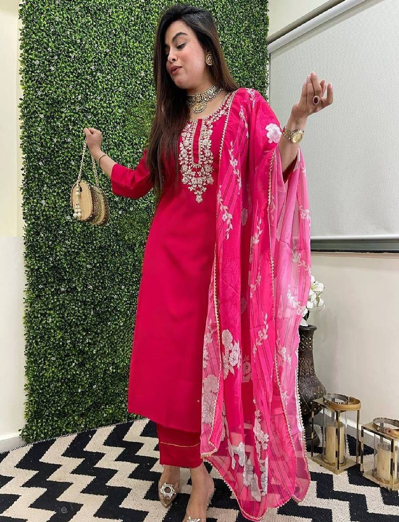 Dhushivani-chanderi-embroidery-work-kurti-set