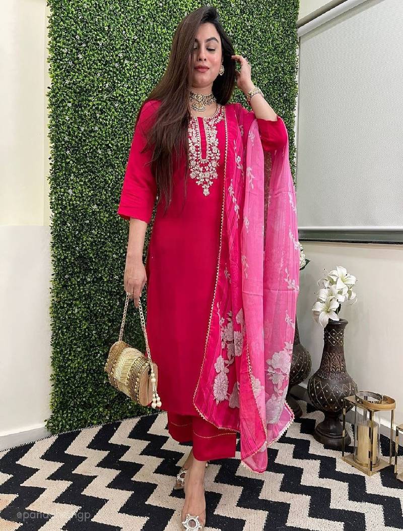 Dhushivani-chanderi-embroidery-work-kurti-set