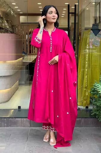 Dhutapasvi-chanderi-embroidery-work-kurti-set
