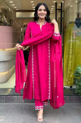 Dhutapasvi-chanderi-embroidery-work-kurti-set