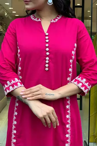 Dhutapasvi-chanderi-embroidery-work-kurti-set