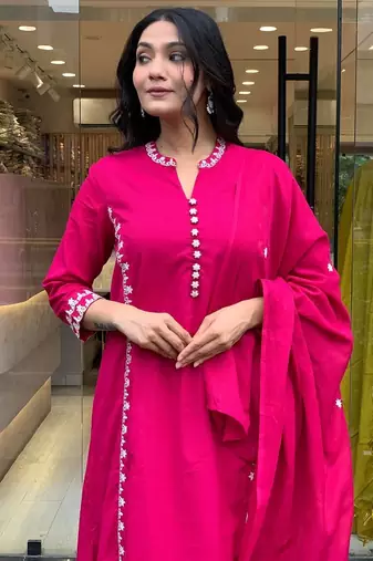 Dhutapasvi-chanderi-embroidery-work-kurti-set
