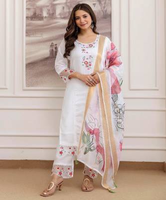 Sonu-chanderi-embroidery-work-kurti-pant 1