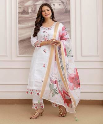 Sonu-chanderi-embroidery-work-kurti-pant 2