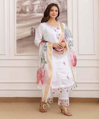 Sonu-chanderi-embroidery-work-kurti-pant 3
