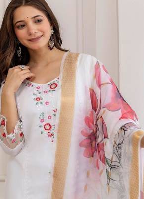 Sonu-chanderi-embroidery-work-kurti-pant 5