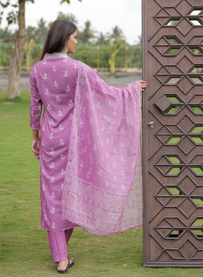 Latest-rayon-embroidery-work-kurti-set-sku-1780 4