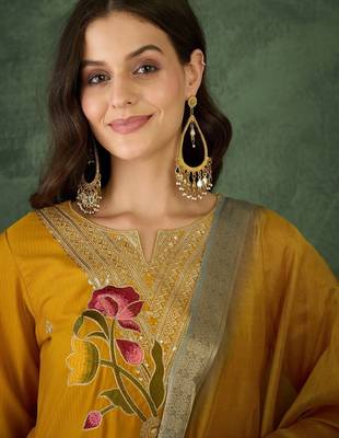 Fancy-rayon-embroidery-work-kurti-set-sku-1802 3