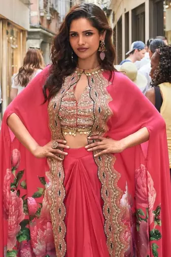 Red crepe wedding-salwar-kameez 
