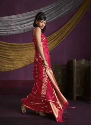 red pure satin handloom weaving silk saree with tussle pallu 2