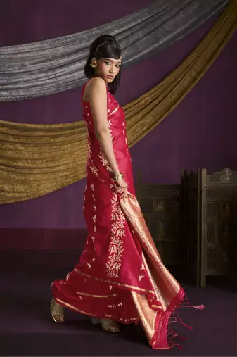 red pure satin handloom weaving silk saree with tussle pallu