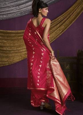 red pure satin handloom weaving silk saree with tussle pallu 3