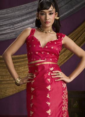 red pure satin handloom weaving silk saree with tussle pallu 4