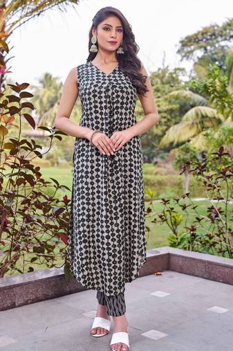 Women olive bottle green printed sleeveless kurta set