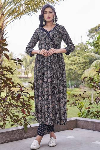 Women black printed anarkali kurta set with v-neck & ethnic motif print