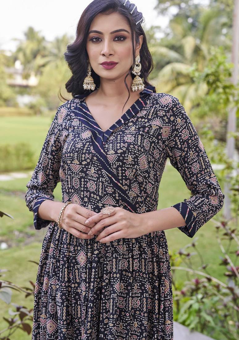 Women black printed anarkali kurta set with v-neck & ethnic motif print