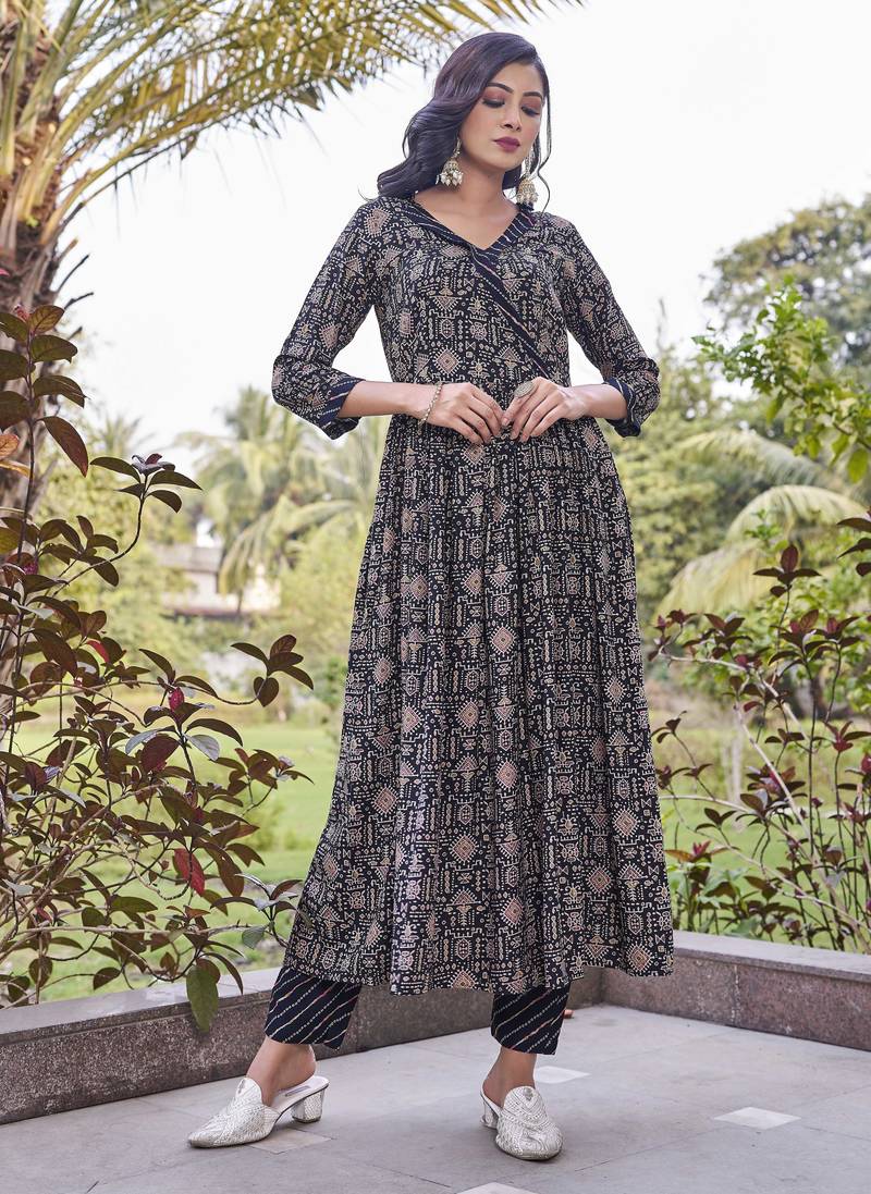 Women black printed anarkali kurta set with v-neck & ethnic motif print