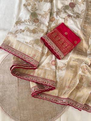 Off White Color Dola Silk Zari Weaving Wedding Saree  4