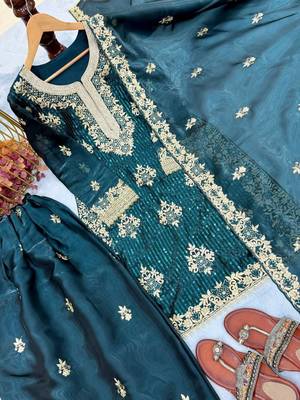 Emerald green embroidered palazzo set 3
