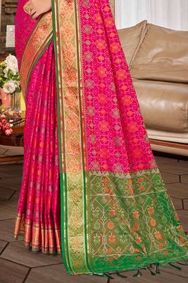 rani pink patola silk blend woven work traditional saree 3