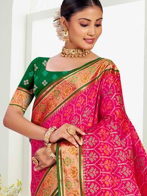 rani pink patola silk blend woven work traditional saree 2