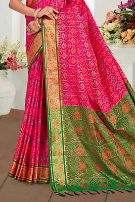 rani pink patola silk blend woven work traditional saree 3