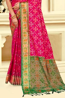 rani pink patola silk blend woven work traditional saree 3