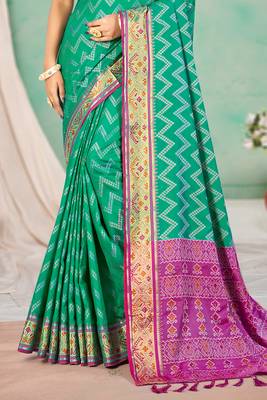 emerald green patola silk blend woven work traditional saree 3