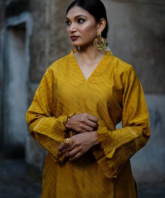 Mustard cotton silk woven kurta set 4
