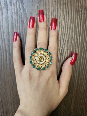Lubna green stone studded ring 2