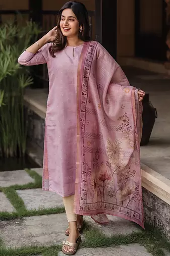 Light peach jacquard butti jacquard butti with printed dupatta kurta with dupatta