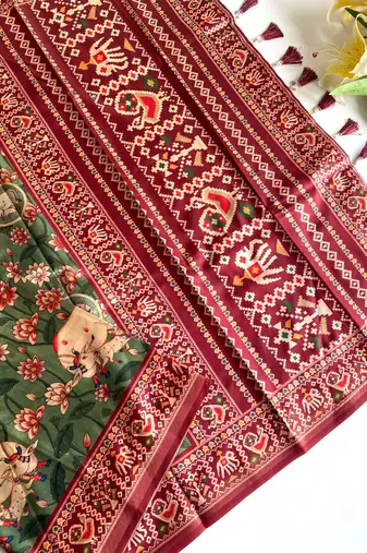 Green dola viscose digital print saree with unstitched blouse