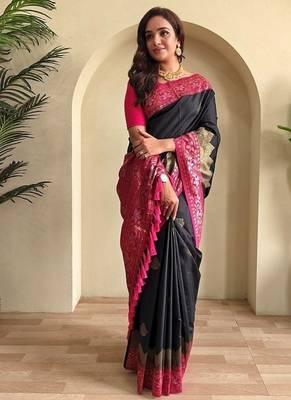 Black dual tone silk weaving saree with unstitched blouse 1