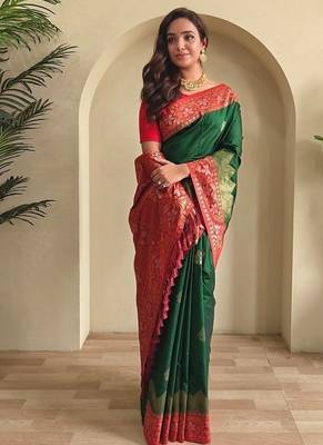 Green dual tone silk weaving saree with unstitched blouse 1