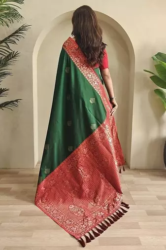 Green dual tone silk weaving saree with unstitched blouse