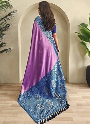 Lavender dual tone silk weaving saree with unstitched blouse 2