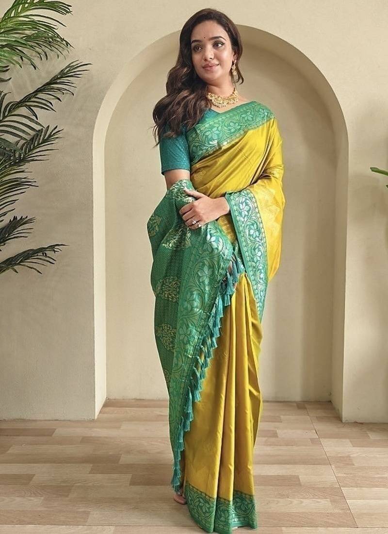 Lime dual tone silk weaving saree with unstitched blouse