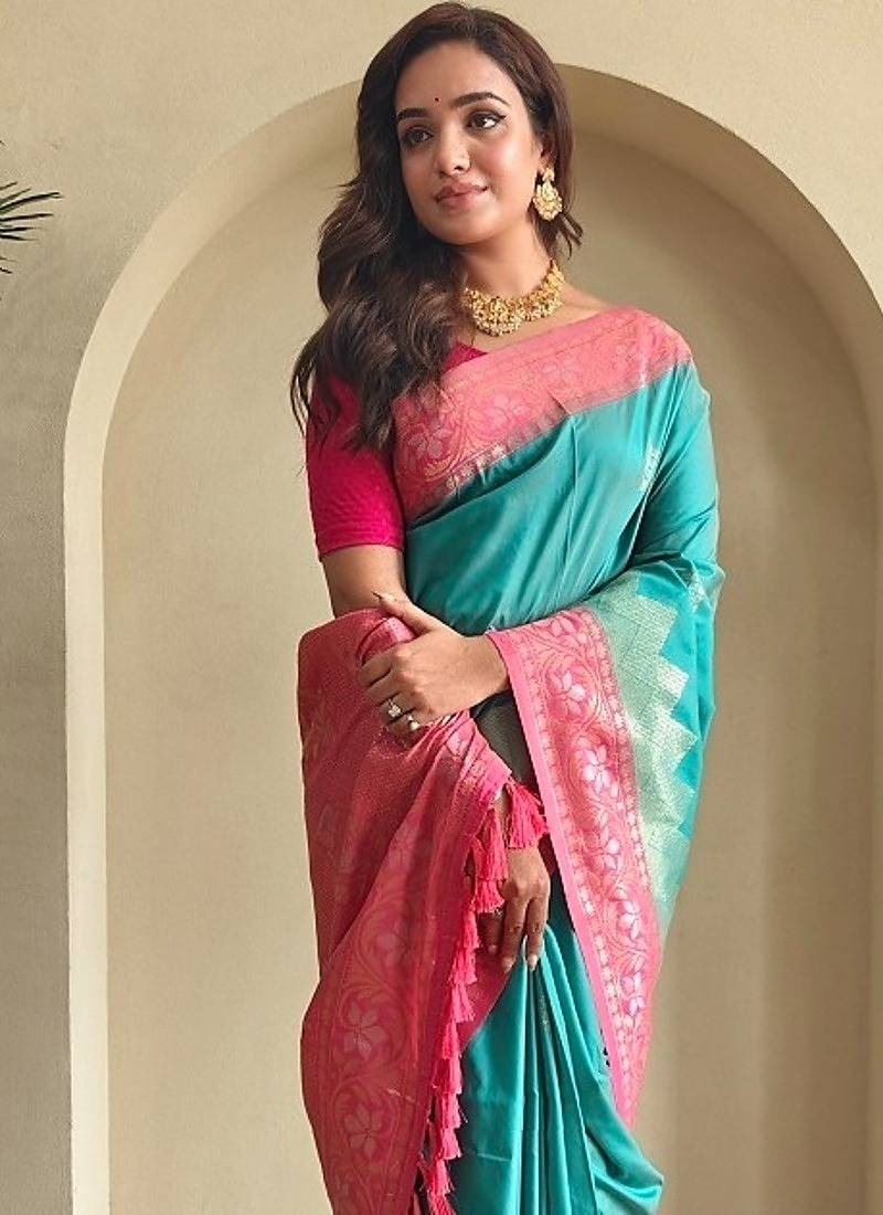 Turquoise dual tone silk weaving saree with unstitched blouse